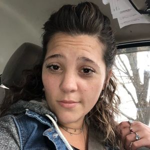 Meet your Posher, Crystal